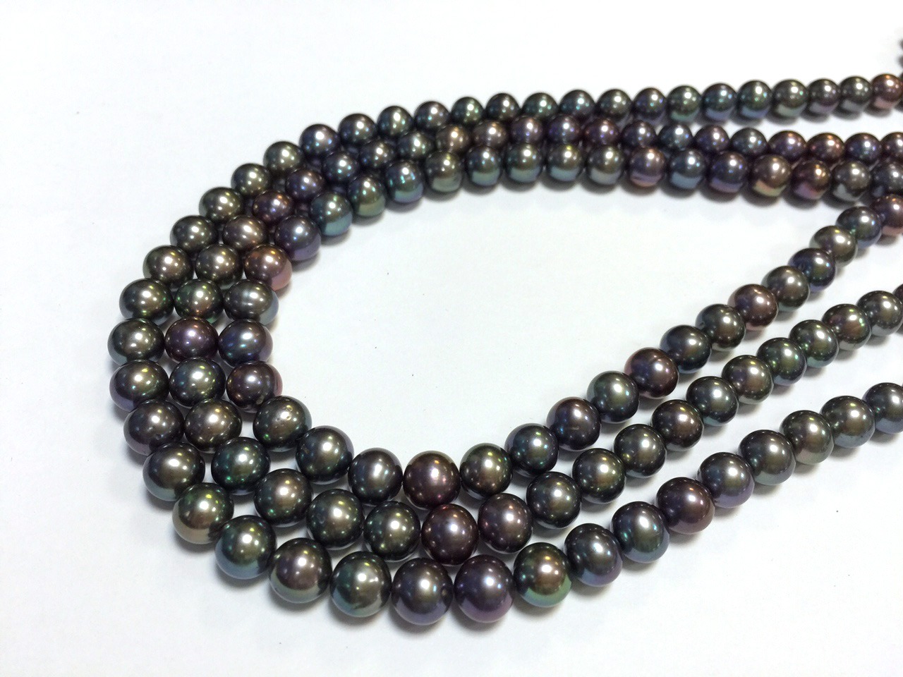 ROUND DYED FRESHWATER PEARLS