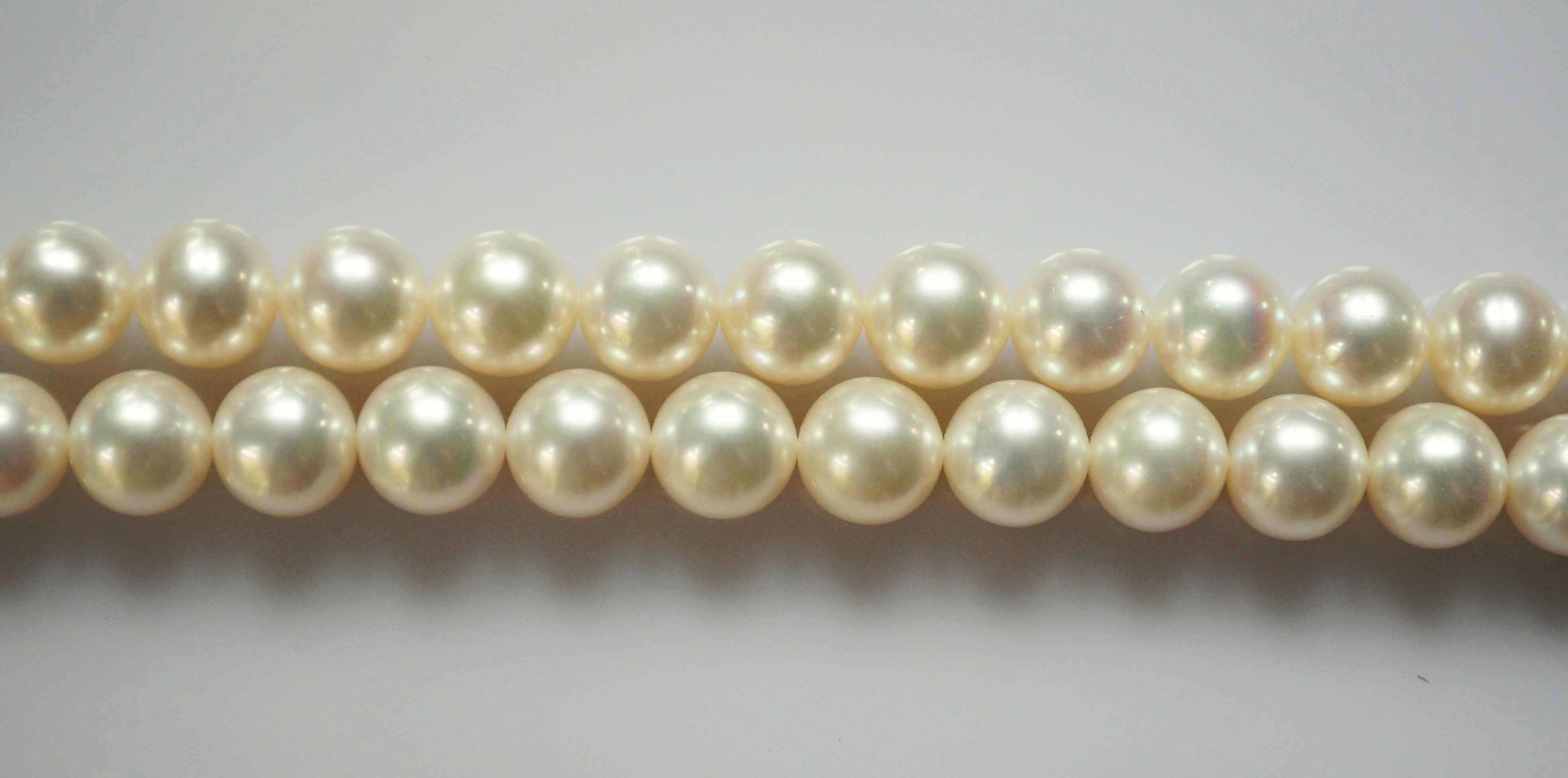 WHITE FRESHWATER PEARLS 9.5-10MM