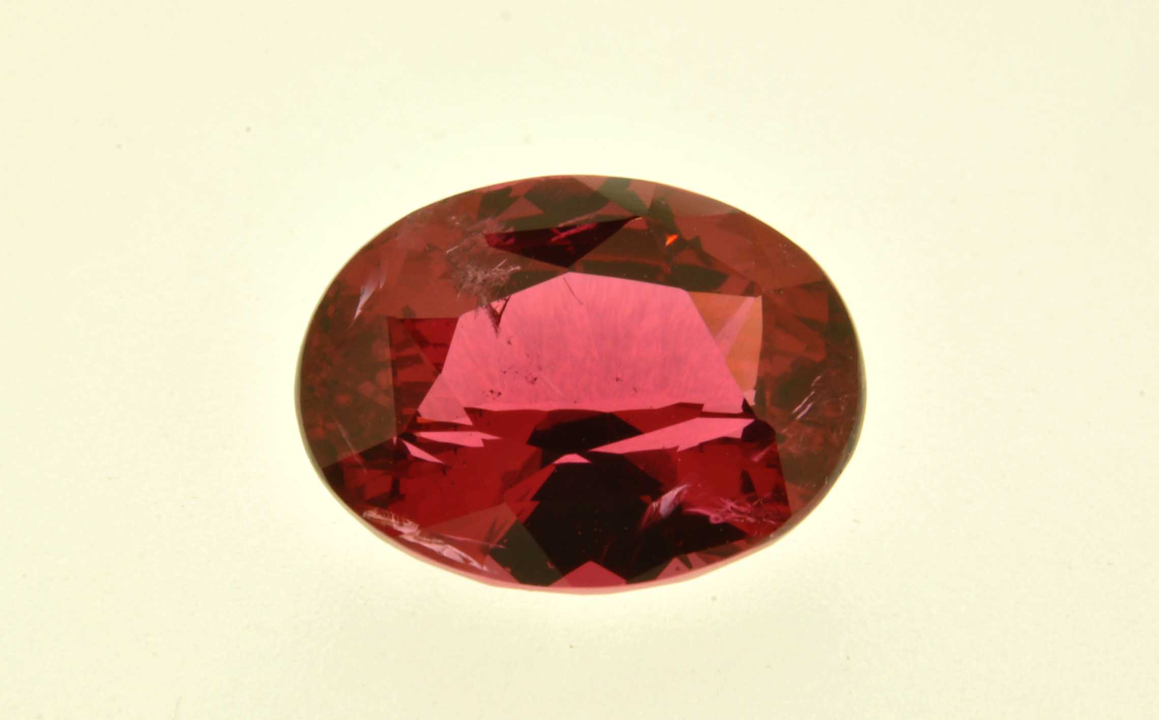 RED SPINEL OVAL